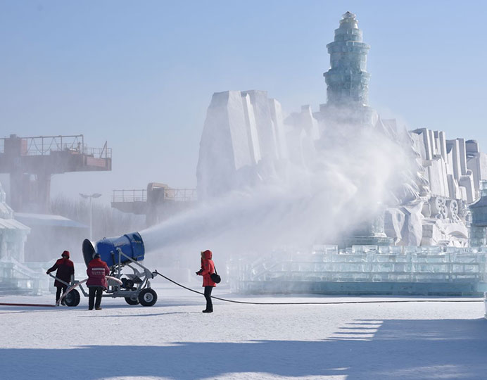 鄭州三晶造雪機開封景區(qū)造雪現(xiàn)場