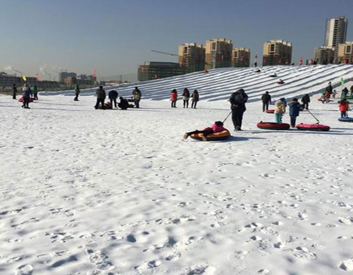 信陽洛陽景區(qū)使用三晶造雪機現(xiàn)場